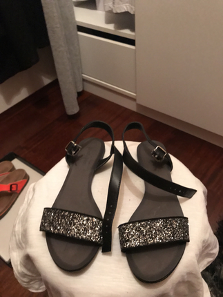 Zara pullu sandalet