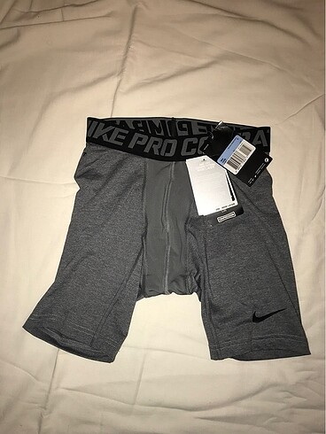 Nike Tayt