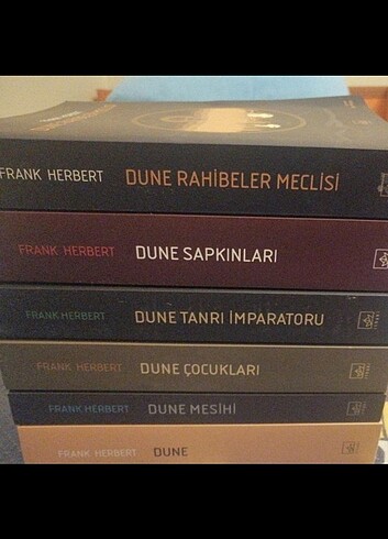 Dune kitap serisi..