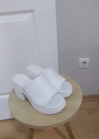 Beyaz Minimalist Platform Topuklu Kadın Terlik