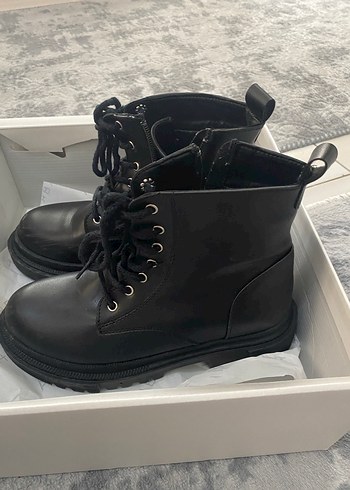 Siyah Deri Topuklu Kadın Bot - Görsel 3