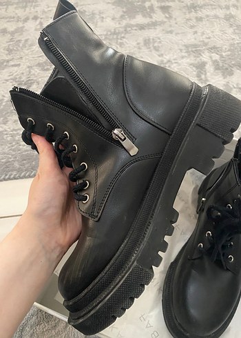 Siyah Deri Topuklu Kadın Bot - Görsel 2