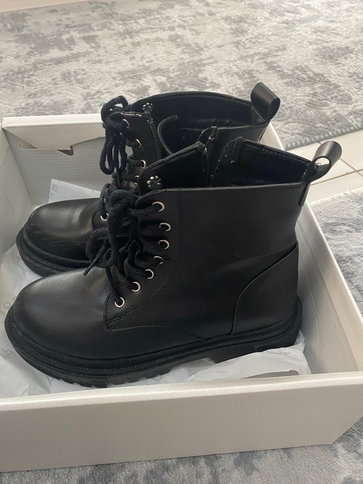 Siyah Deri Topuklu Kadın Bot - Görsel 3