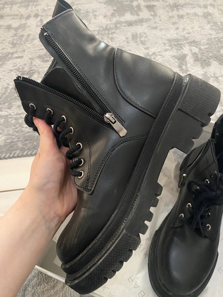 Siyah Deri Topuklu Kadın Bot - Görsel 2