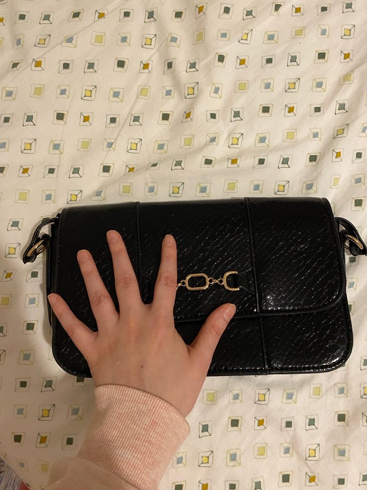 MNG Siyah Yılan Derisi Desenli Deri Çanta - Görsel 3