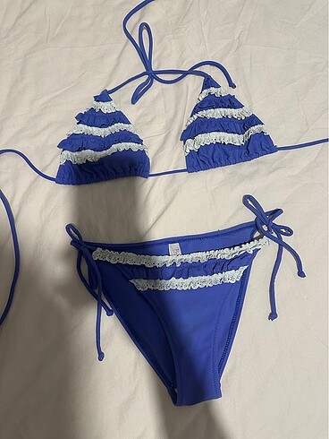 penti bikini takımı mor mavi beyaz fırfırlı