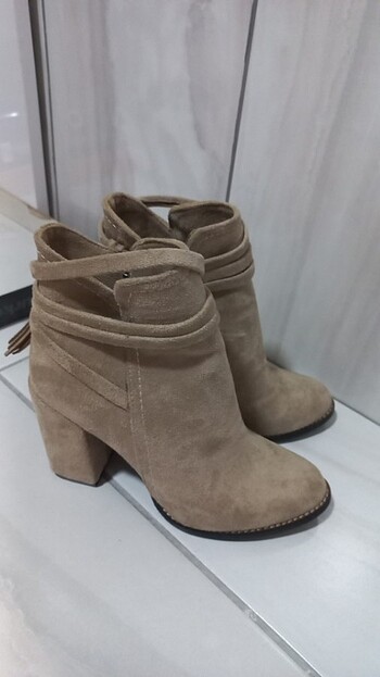 Zara Yeni süet topuklu bot