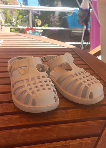 Unisex Gri Tokalı Sandalet