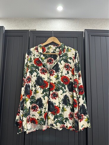 H&M çiçekli gömlek