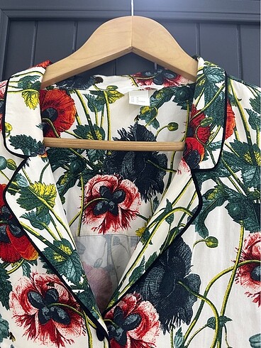 44 Beden H&M çiçekli gömlek