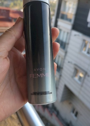 femme deodarnt