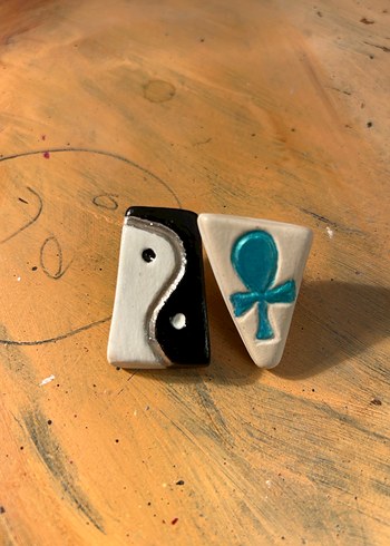 Beden Ankh ve Yin and Yang Seramik Küpe