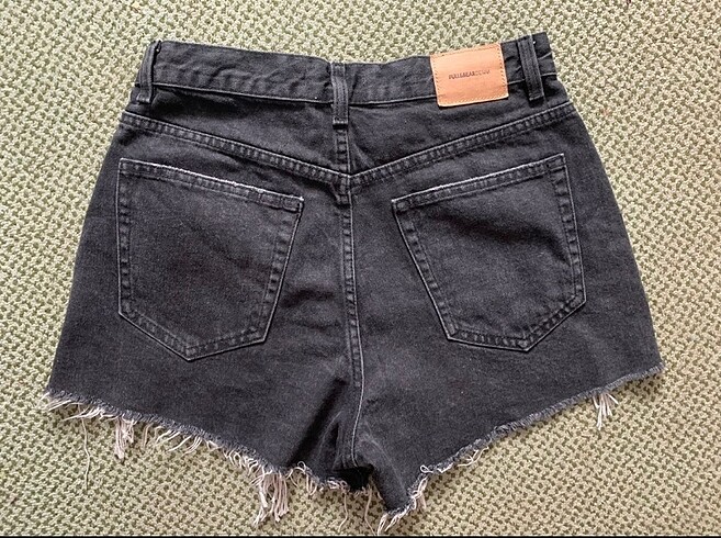 Pull and Bear Yırtık Siyah Şort