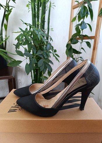 Diğer 37 Numara Siyah Stiletto