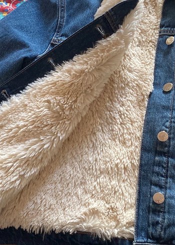 Düğmeli Mavi Kot Ceket, Peluş Yaka, Rahat Kesim - Görsel 2