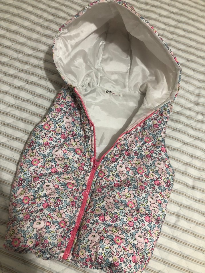 Çiçek Desenli Kapüşonlu Kız Yeleği - Görsel 3