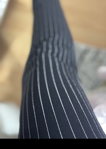 Kadın Siyah Çizgili Pilili Kumaş Pantolon - Görsel 4