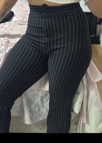 Kadın Siyah Çizgili Pilili Kumaş Pantolon - Görsel 2