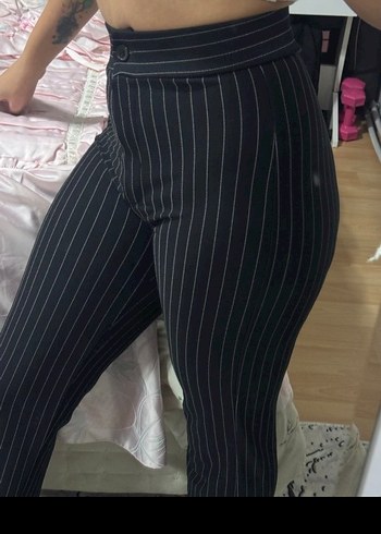 Kadın Siyah Çizgili Pilili Kumaş Pantolon - Görsel 3