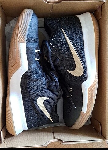 Nike Kylie serisi