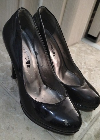 Parlak Siyah Stiletto Topuklu Kadın Ayakkabı