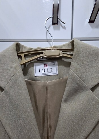 Bej Kadın Uzun Kollu Klasik Kesim Ceket Ve etek - Görsel 3