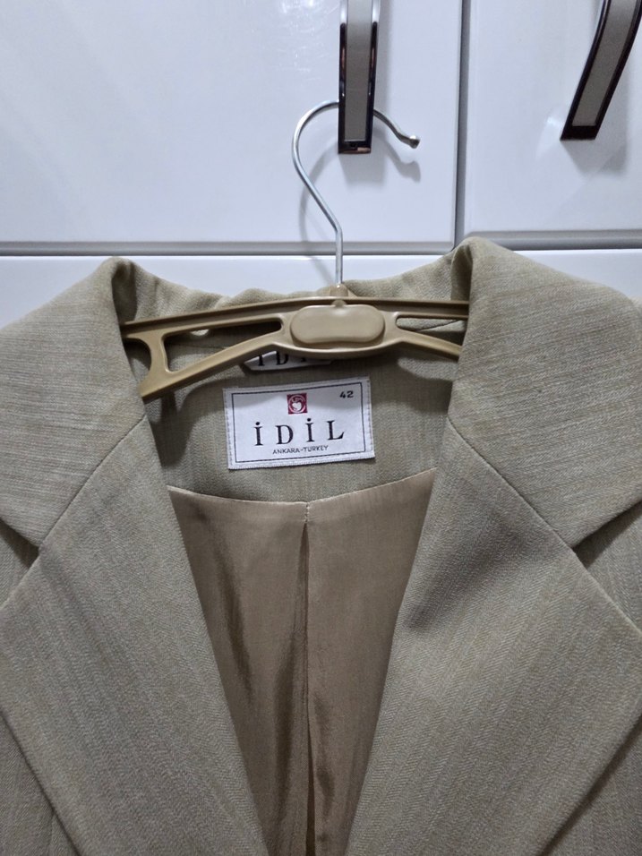 Bej Kadın Uzun Kollu Klasik Kesim Ceket Ve etek - Görsel 3