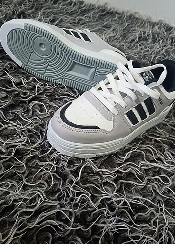 Adidas spor ayakkabı 
