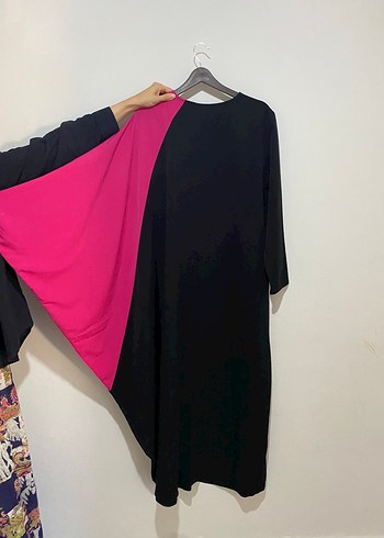 Diğer Pembe Kol Detaylı Siyah Elbise