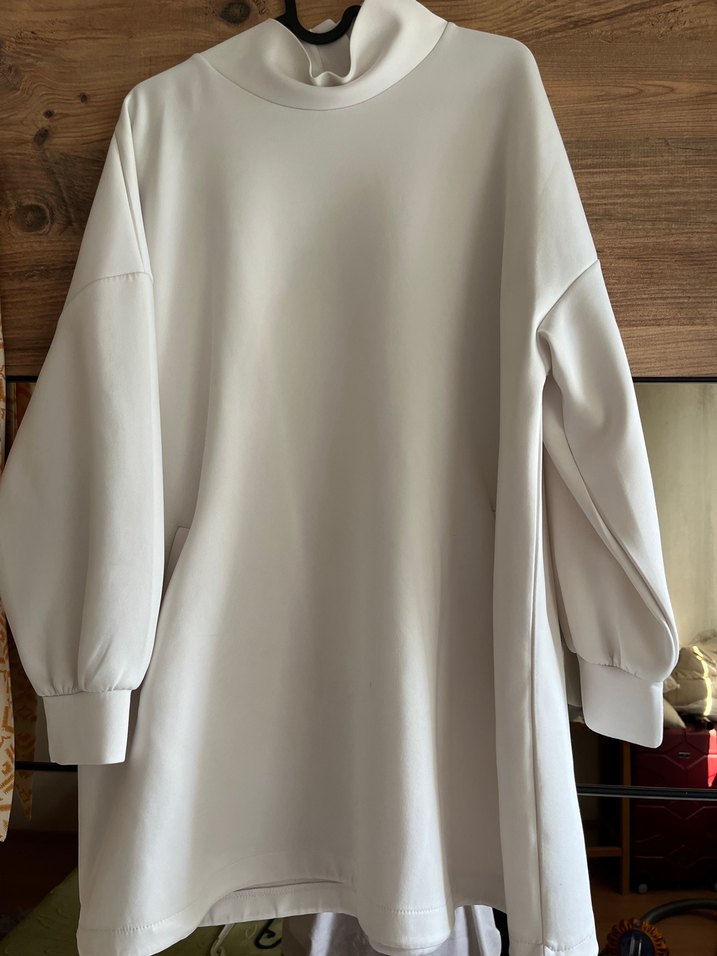 Kadın Beyaz Yüksek Yakalı Uzun Tunik - Görsel 3