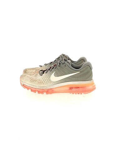 Nike Spor Ayakkabı %70 İndirimli.