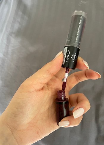 Mac Bordo Çift Taraflı Likit Ruj - Görsel 4