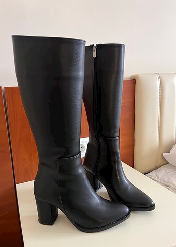 Siyah Deri Kadın Dizüstü Çizme - Görsel 2