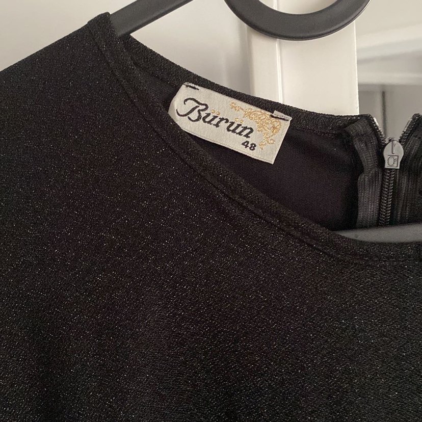 Uzun Kollu Siyah Fırfırlı Uzun Elbise - Görsel 3