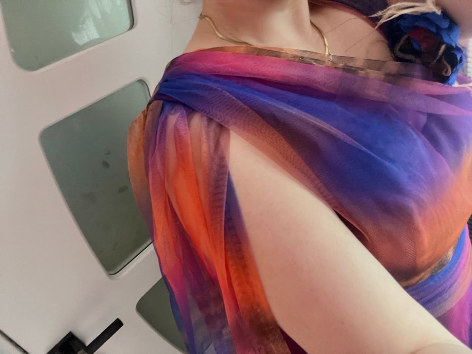 Mor Drapeli broşlu elbise - Görsel 4