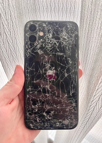Çift Kamera Kırık Arka Camlı iPhone 11 - Görsel 3