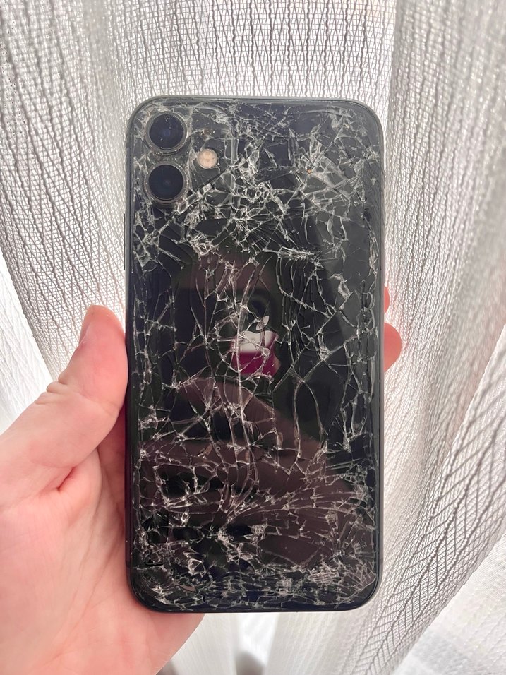 Çift Kamera Kırık Arka Camlı iPhone 11 - Görsel 3