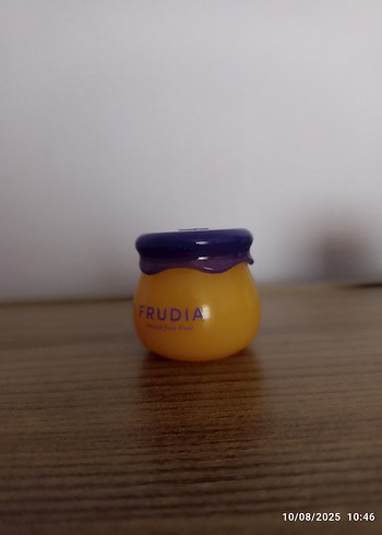 Frudia Nemlendirici Dudak Balmı - Görsel 4