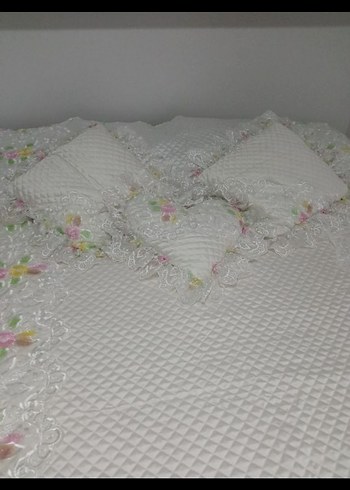 Nakışlı Beyaz Yatak Örtüsü - Görsel 4
