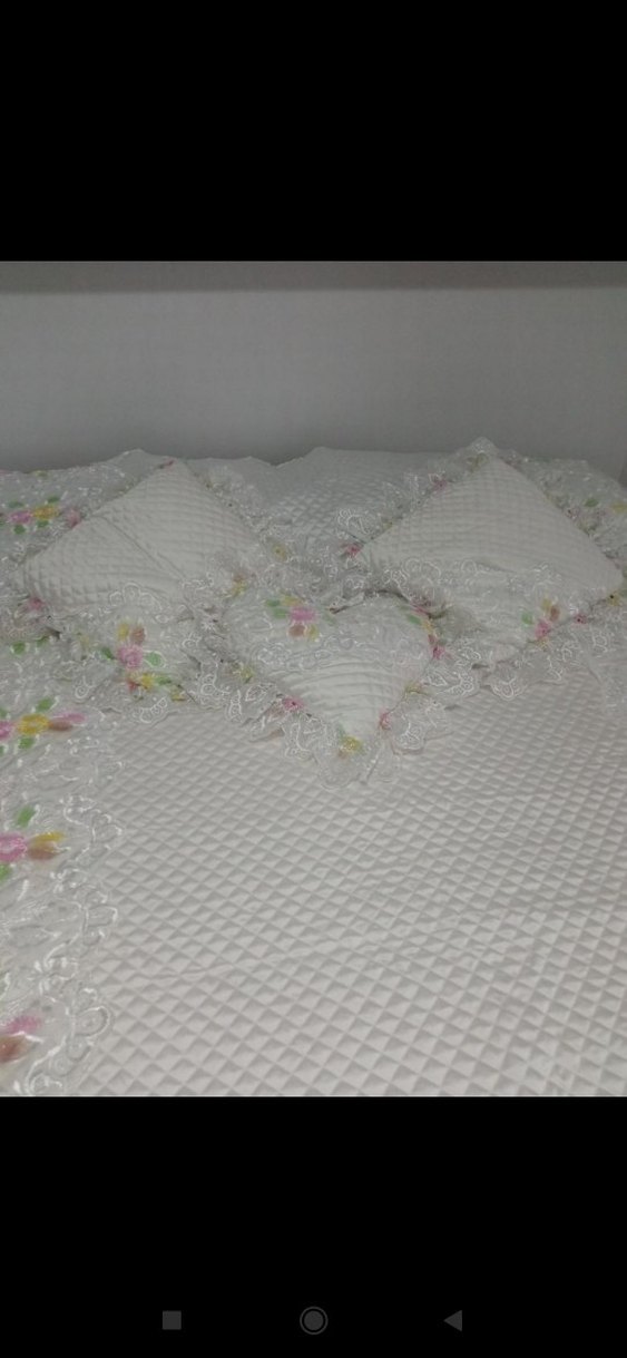 Nakışlı Beyaz Yatak Örtüsü - Görsel 4