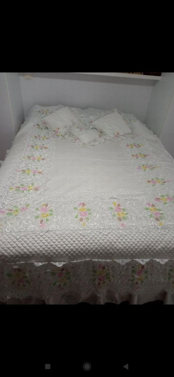 Nakışlı Beyaz Yatak Örtüsü - Görsel 5