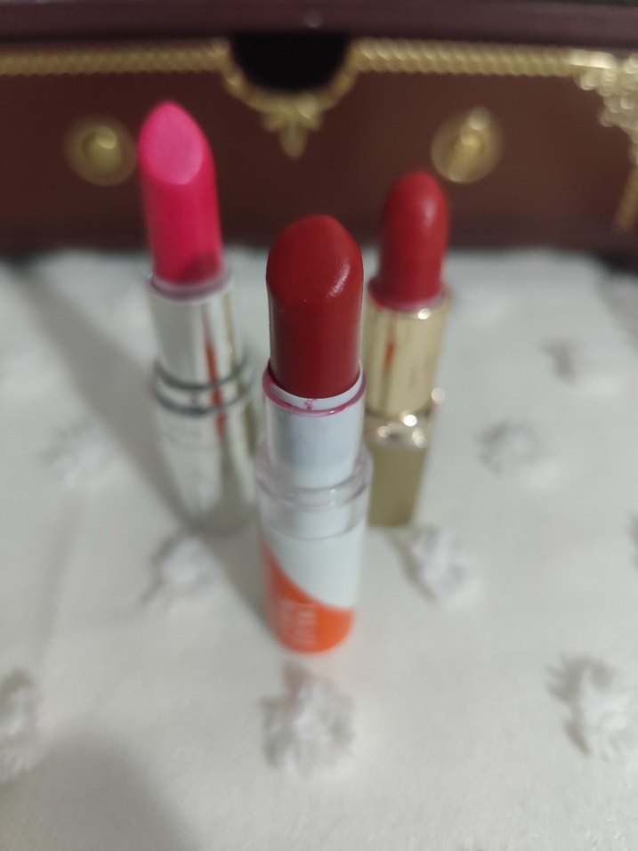 Canlı Kırmızı Ruj - Görsel 2