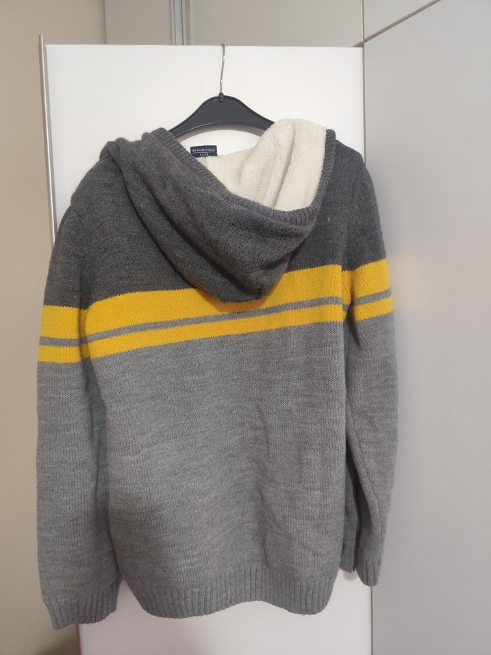 Erkek Çocuk Gri Kapüşonlu Kalın Hırka - Görsel 4