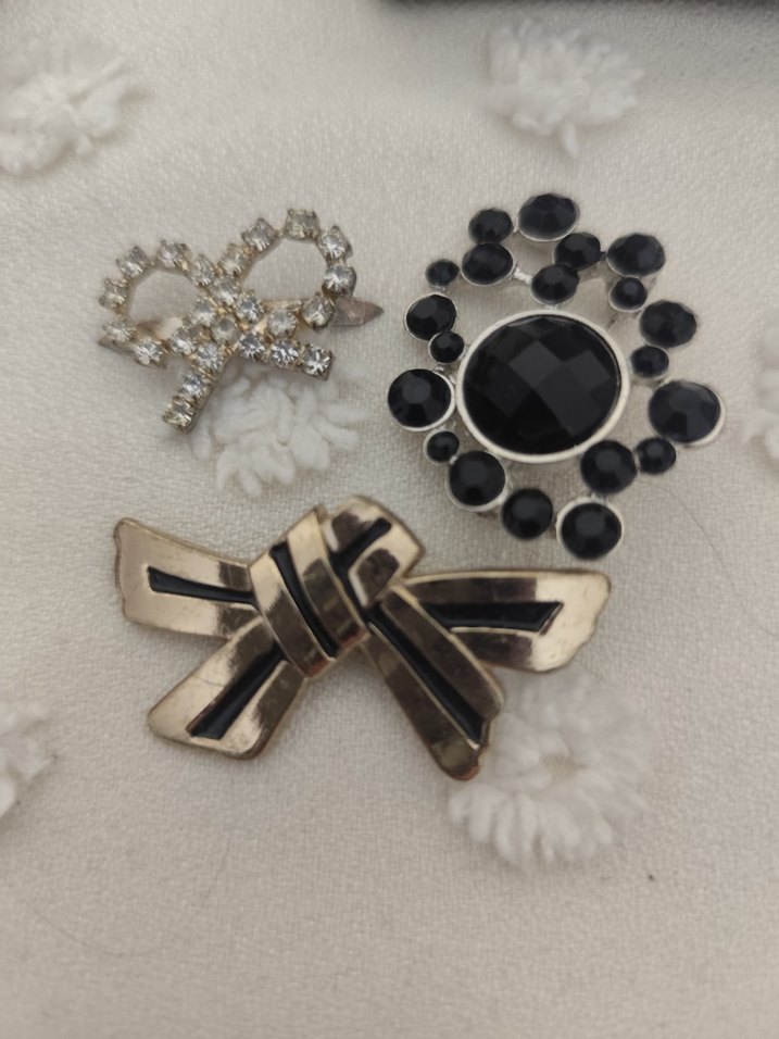 Kadın Beyaz İşlemeli Broş Seti - Görsel 2