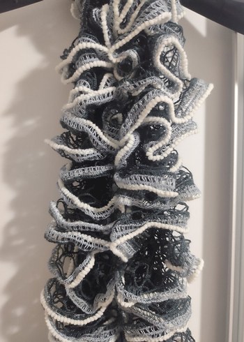 Kadın Gri Fırfırlı Triko Şal - Görsel 3