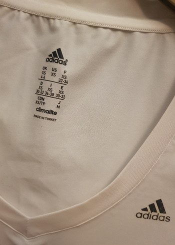 Beyaz V Yaka Kadın Kısa Kollu Tişört - Görsel 2