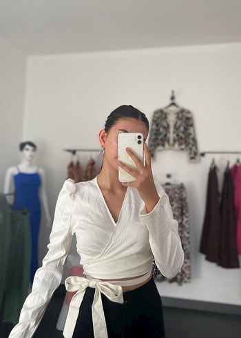 Diğer Beyaz Kuşaklı Midi Saten Bluz