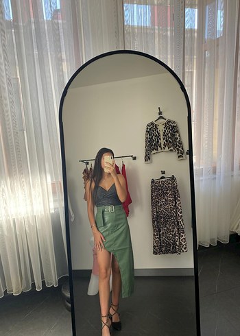 Diğer Kemer Detaylı Haki Deri Midi Etek
