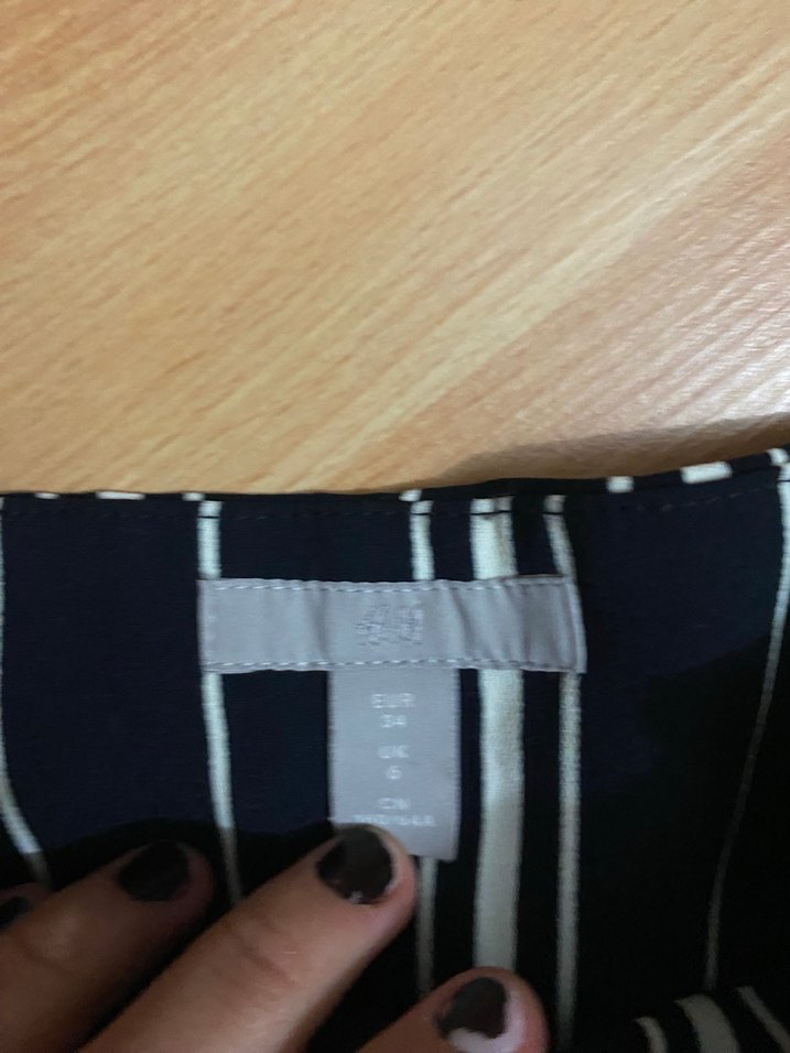 Siyah Beyaz Çizgili Kemerli Kadın Pantolon - Görsel 3