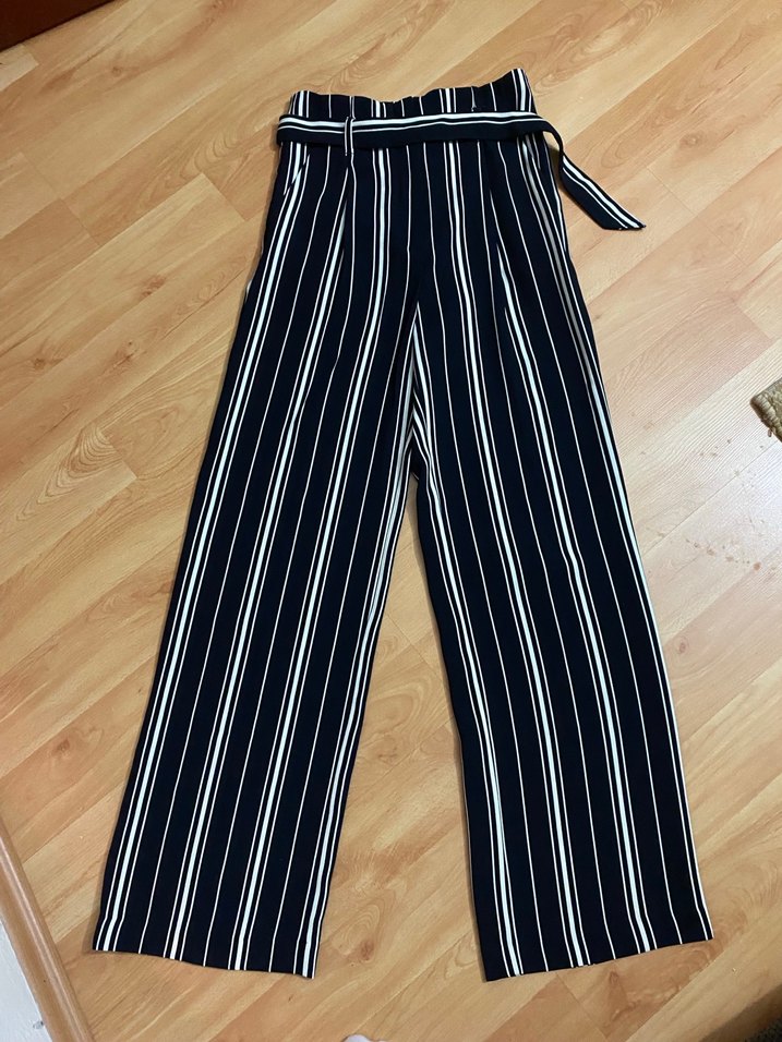 Siyah Beyaz Çizgili Kemerli Kadın Pantolon - Görsel 2